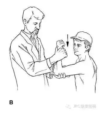伸肌抗阻力试验阳性 患者握拳屈腕,检查者以手按压患者手背,令患者抗